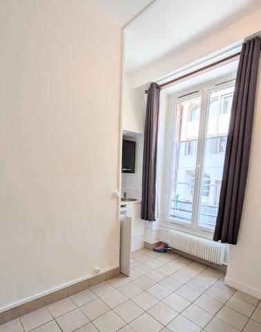 Appartement studio rdc en haut