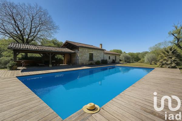 Maison traditionnelle 4 pièces de 300 m² à Le Pian-Médoc (33290)