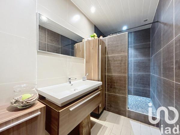 Maison traditionnelle 4 pièces de 300 m² à Le Pian-Médoc (33290)