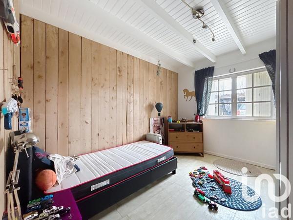 Maison traditionnelle 4 pièces de 300 m² à Le Pian-Médoc (33290)