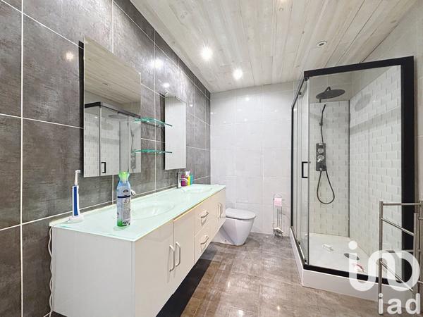 Maison traditionnelle 4 pièces de 300 m² à Le Pian-Médoc (33290)