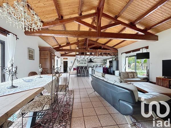 Maison traditionnelle 4 pièces de 300 m² à Le Pian-Médoc (33290)