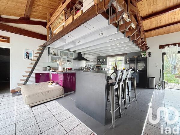 Maison traditionnelle 4 pièces de 300 m² à Le Pian-Médoc (33290)