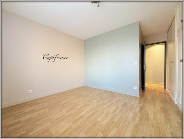 Appartement à vendre 4 pièces HYPER CENTRE. GARE A 4 mn a pied + 1 double box pour 2 voitures