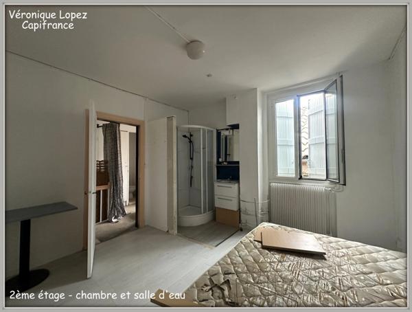 Agen centre, proche de la Mairie et des Jacobins, petit immeuble de 114 m² sur 3 niveaux composé de 3 appartements