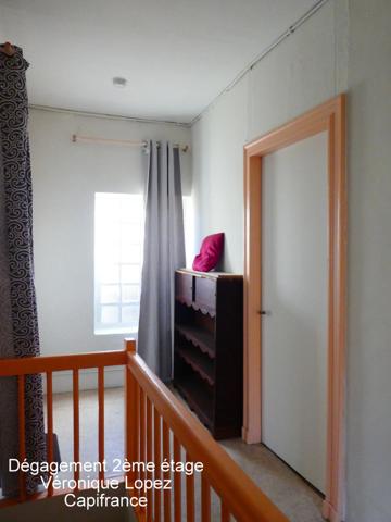 Agen centre, proche de la Mairie et des Jacobins, petit immeuble de 114 m² sur 3 niveaux composé de 3 appartements