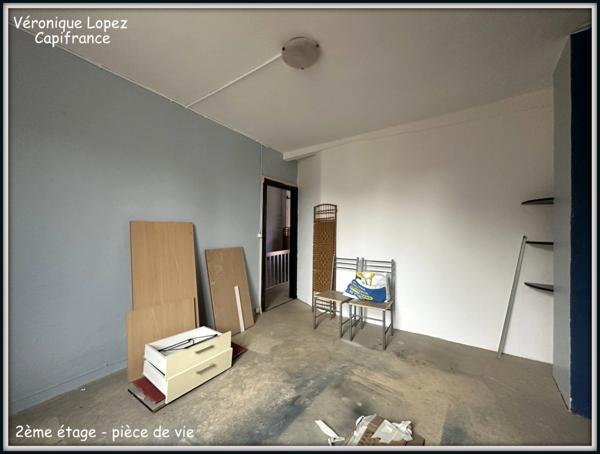 Agen centre, proche de la Mairie et des Jacobins, petit immeuble de 114 m² sur 3 niveaux composé de 3 appartements