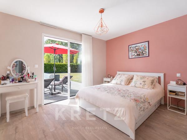 Saint-Loubès - Contemporaine 195m2 de plain-pied, 4 chambres, garage, piscine et dépendance