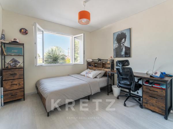 Saint-Loubès - Contemporaine 195m2 de plain-pied, 4 chambres, garage, piscine et dépendance