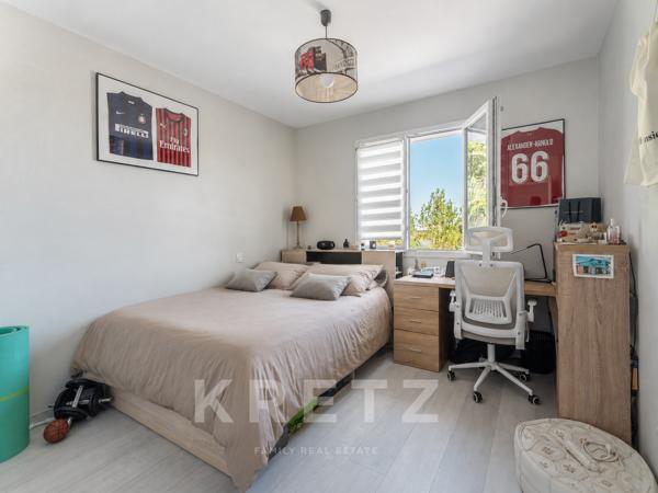 Saint-Loubès - Contemporaine 195m2 de plain-pied, 4 chambres, garage, piscine et dépendance