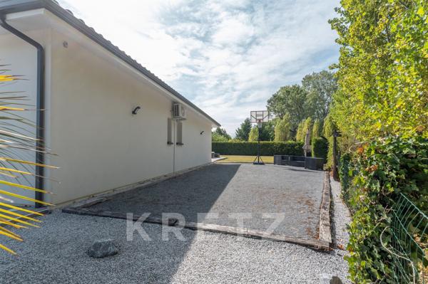 Saint-Loubès - Contemporaine 195m2 de plain-pied, 4 chambres, garage, piscine et dépendance