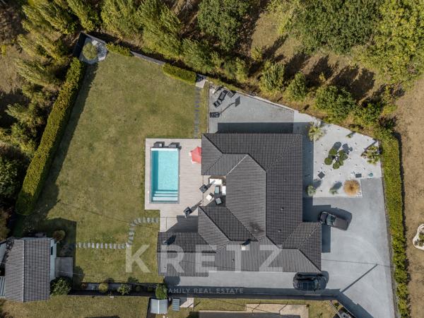Saint-Loubès - Contemporaine 195m2 de plain-pied, 4 chambres, garage, piscine et dépendance