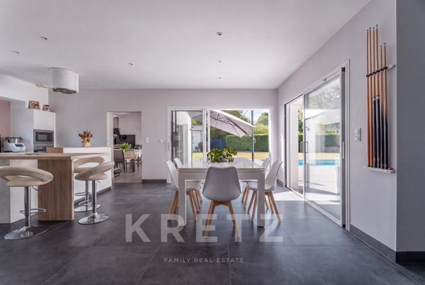Saint-Loubès - Contemporaine 195m2 de plain-pied, 4 chambres, garage, piscine et dépendance
