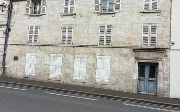 Maison à vendre    7 pièces •  Niort