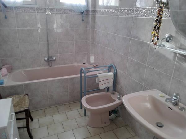 Grande maison familiale à deux pas des écoles et du collège dans le centre de Caudan.