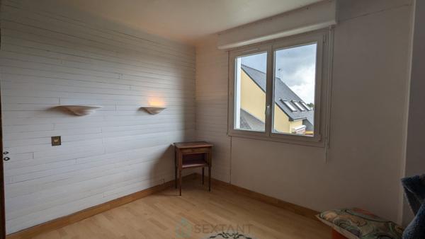 Grande maison familiale à deux pas des écoles et du collège dans le centre de Caudan.