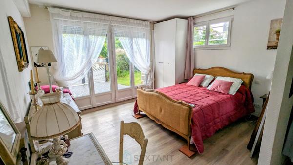 Grande maison familiale à deux pas des écoles et du collège dans le centre de Caudan.