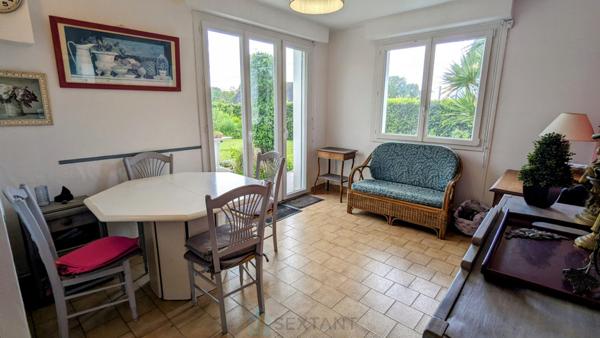 Grande maison familiale à deux pas des écoles et du collège dans le centre de Caudan.