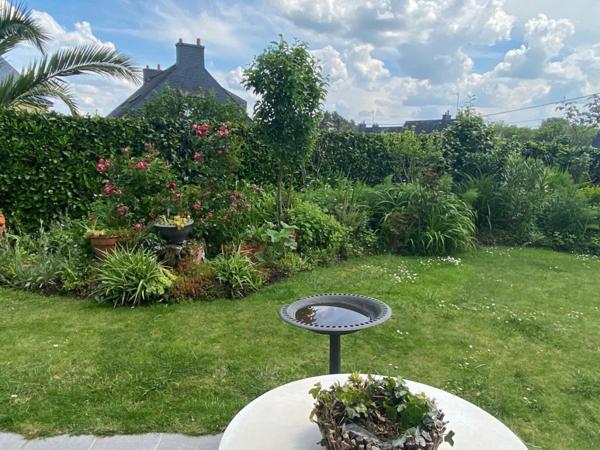 Grande maison familiale à deux pas des écoles et du collège dans le centre de Caudan.