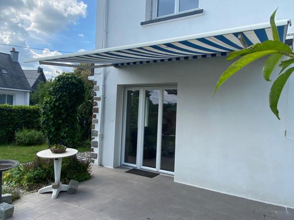 Grande maison familiale à deux pas des écoles et du collège dans le centre de Caudan.