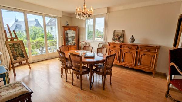 Grande maison familiale à deux pas des écoles et du collège dans le centre de Caudan.