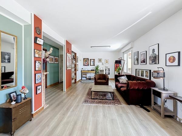 Local Commercial
         2 pièces
        - 52 m² 148 000 € *