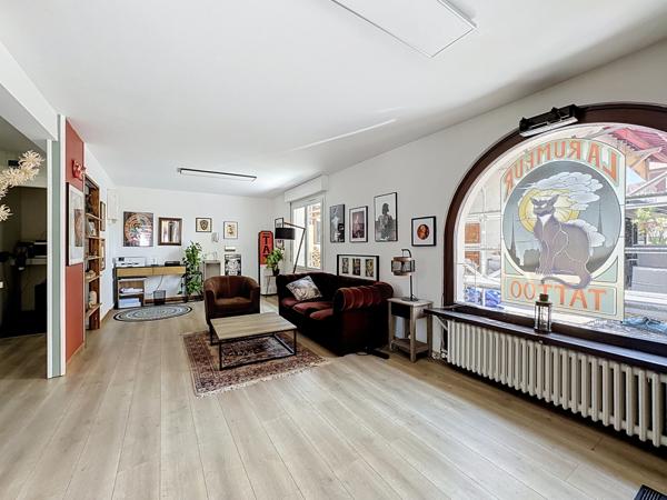 Local Commercial
         2 pièces
        - 52 m² 148 000 € *