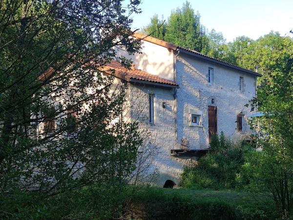 ANCIEN MOULIN TRANSFORME EN HABITATION Rénové entièrement