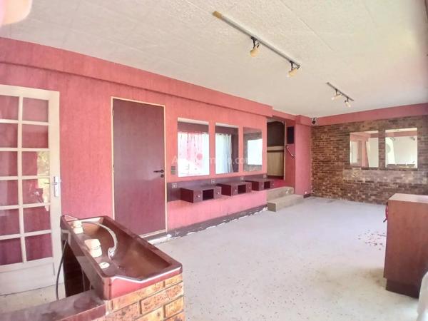 Vente                                                      Immeuble
                        
                     7 pièces                      150 m2                     à Valenton