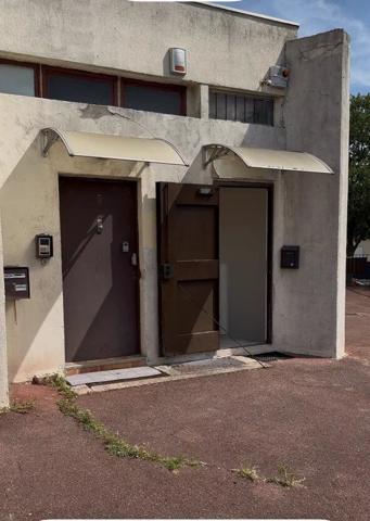 Vente                                                      Appartement
                        
                                         150 m2                     à Créteil