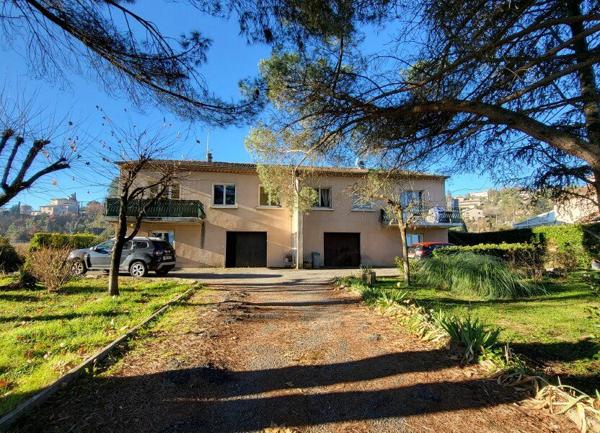 Immeuble à vendre    10 pièces •  Joyeuse