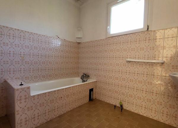 Immeuble à vendre    10 pièces •  Joyeuse