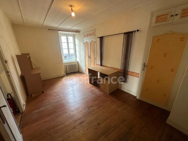 EXCLUSIVITÉ - Commerce avec habitation à vendre 5 pièces CARHAIX PLOUGUER (29)