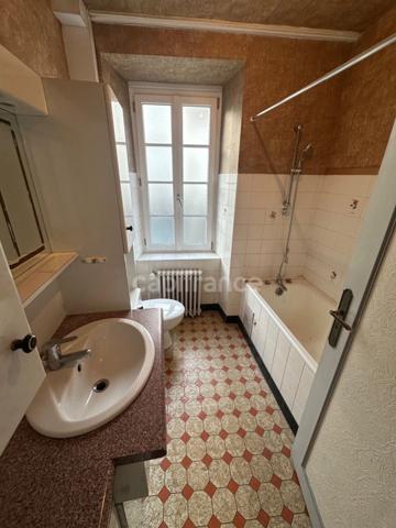 EXCLUSIVITÉ - Commerce avec habitation à vendre 5 pièces CARHAIX PLOUGUER (29)