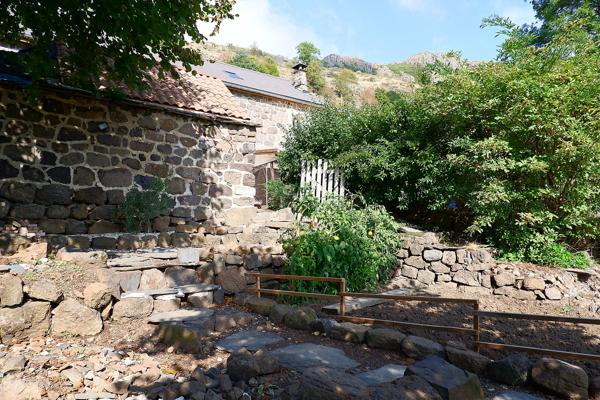 Ancienne ferme ardéchoise rénovée avec vue - 284 m²
