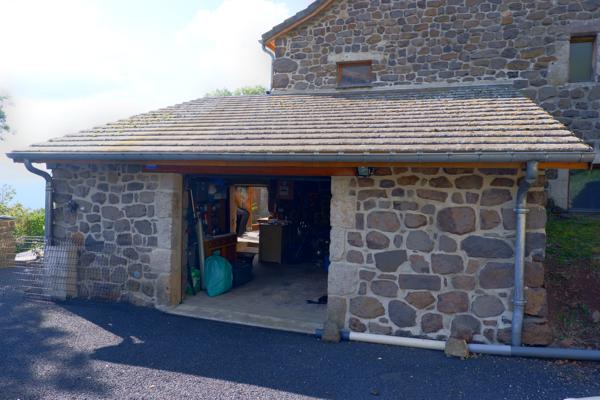 Ancienne ferme ardéchoise rénovée avec vue - 284 m²