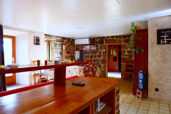 Ancienne ferme ardéchoise rénovée avec vue - 284 m²