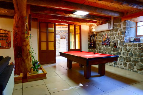 Ancienne ferme ardéchoise rénovée avec vue - 284 m²