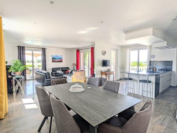 Vente / Maison d'architecte à Saint-Galmier (42330)