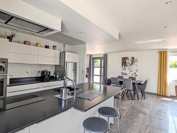 Vente / Maison d'architecte à Saint-Galmier (42330)