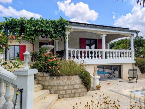 Vente / Maison d'architecte à Saint-Galmier (42330)