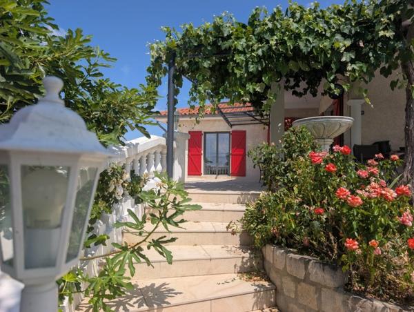 Vente / Maison d'architecte à Saint-Galmier (42330)