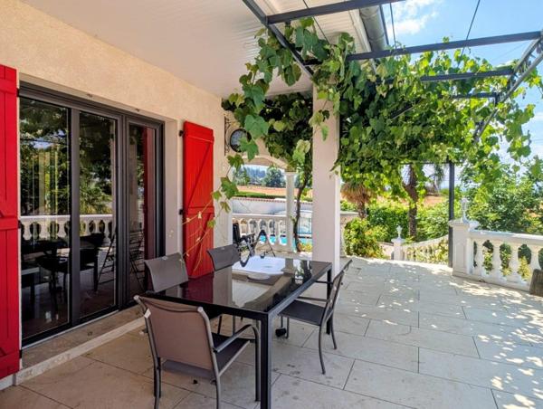 Vente / Maison d'architecte à Saint-Galmier (42330)