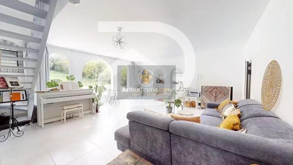 Vente                                                      Maison
                        
                     6 pièces                      159 m2                     à L'Étang-la-Ville