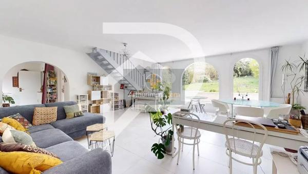 Vente                                                      Maison
                        
                     6 pièces                      159 m2                     à L'Étang-la-Ville