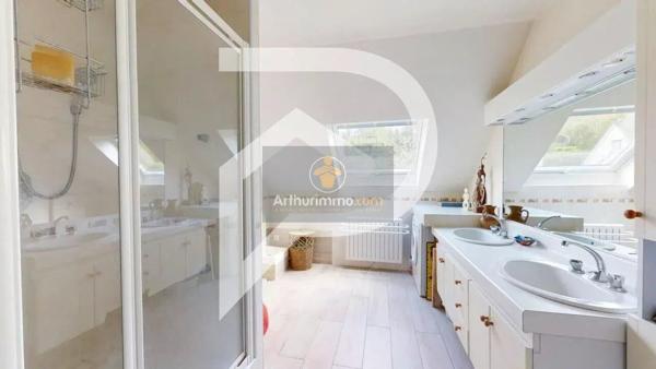 Vente                                                      Maison
                        
                     6 pièces                      159 m2                     à L'Étang-la-Ville