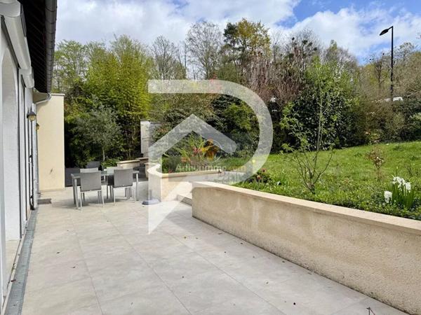 Vente                                                      Maison
                        
                     6 pièces                      159 m2                     à L'Étang-la-Ville