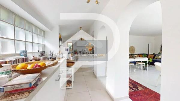 Vente                                                      Maison
                        
                     6 pièces                      159 m2                     à L'Étang-la-Ville