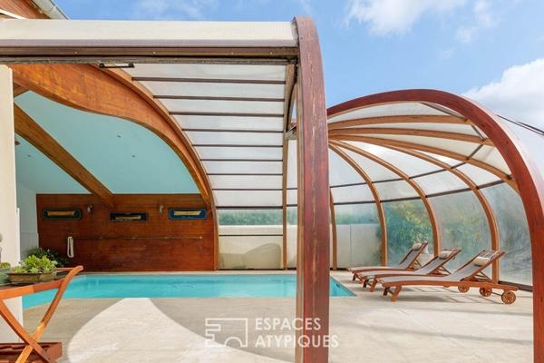 Architecture singulière et piscine toutes saisons à deux pas du littoral