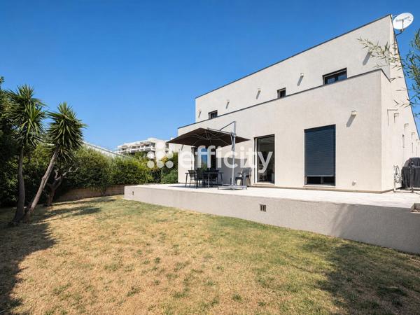 Maison
         6 pièces
        - 143 m² Bien prestige 835 000 € *